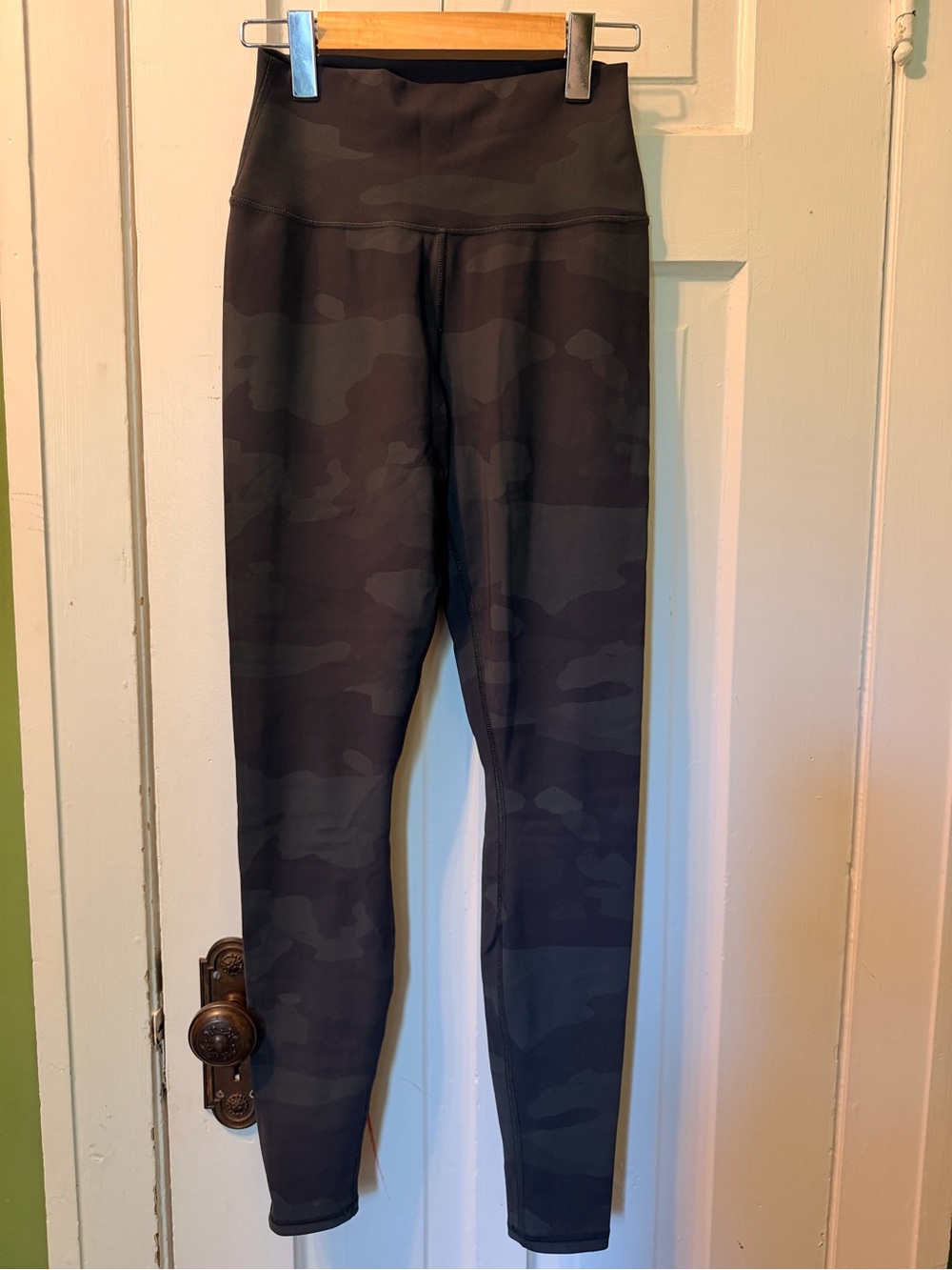 ALO High-Waist Black Camo Leggings